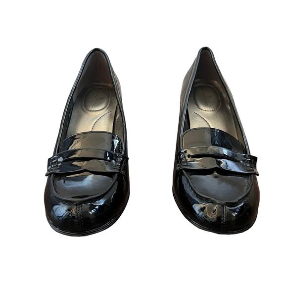 Like New! Bandolino Black Patent Academia Preppy Block Heeled Loafer Women 7.5 - Picture 2 of 8